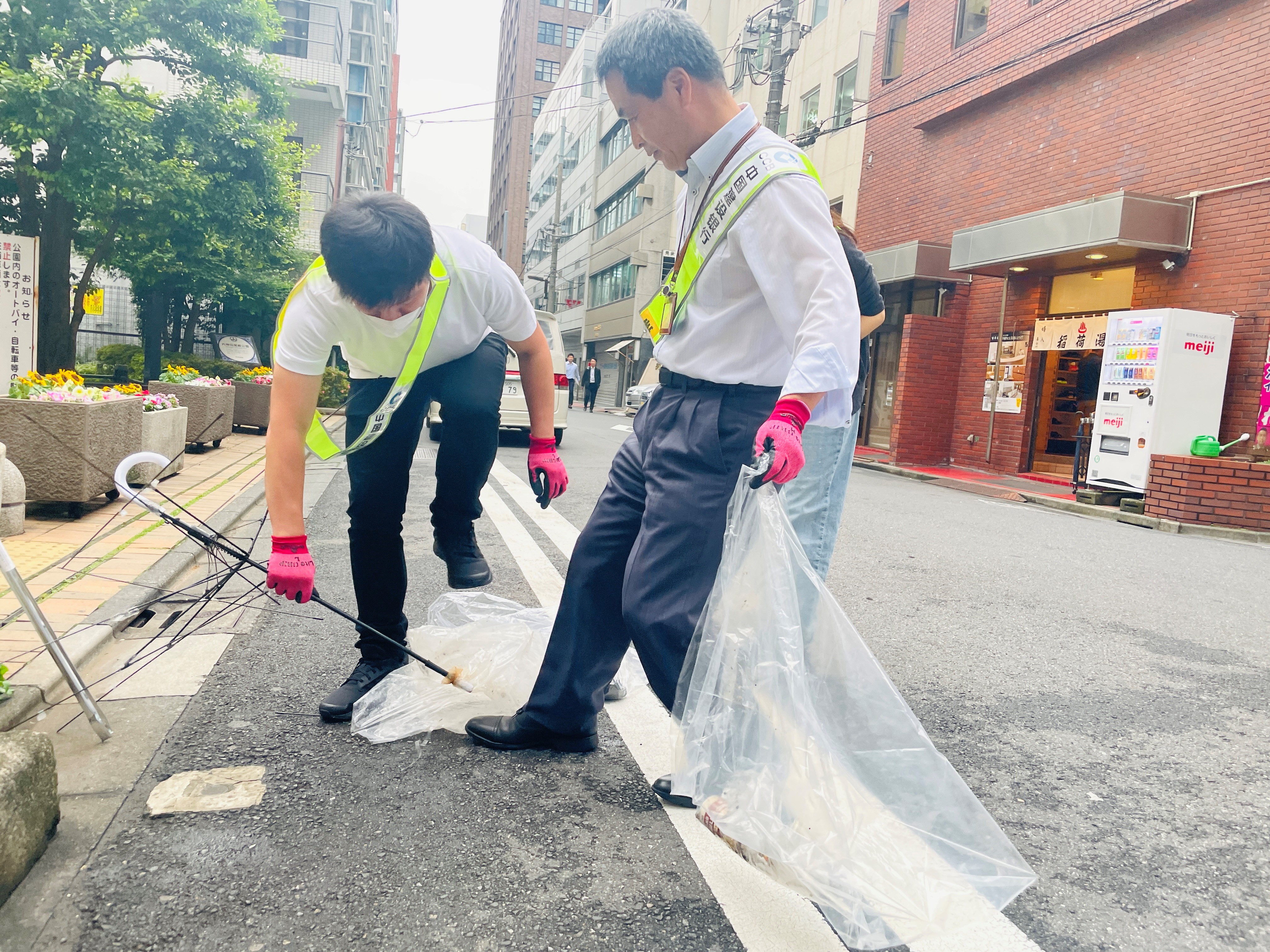 中国建設銀行東京支店が「一斉清掃ボランティア」に参加